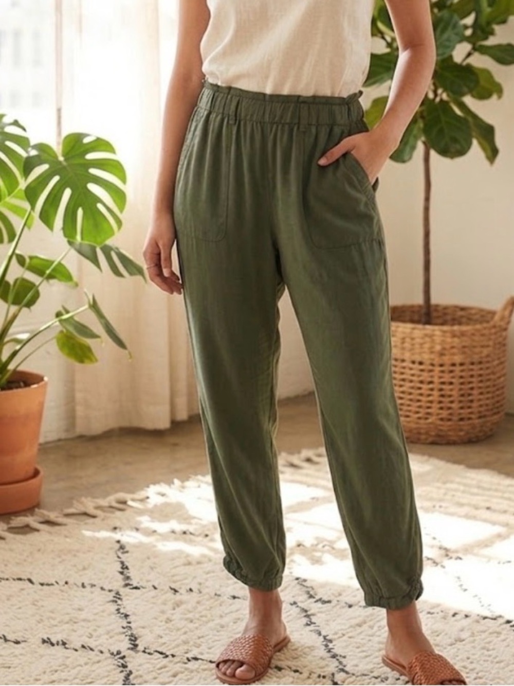 Crown & Ivy Olive Green Drawstring Jogger Pants – Size 8